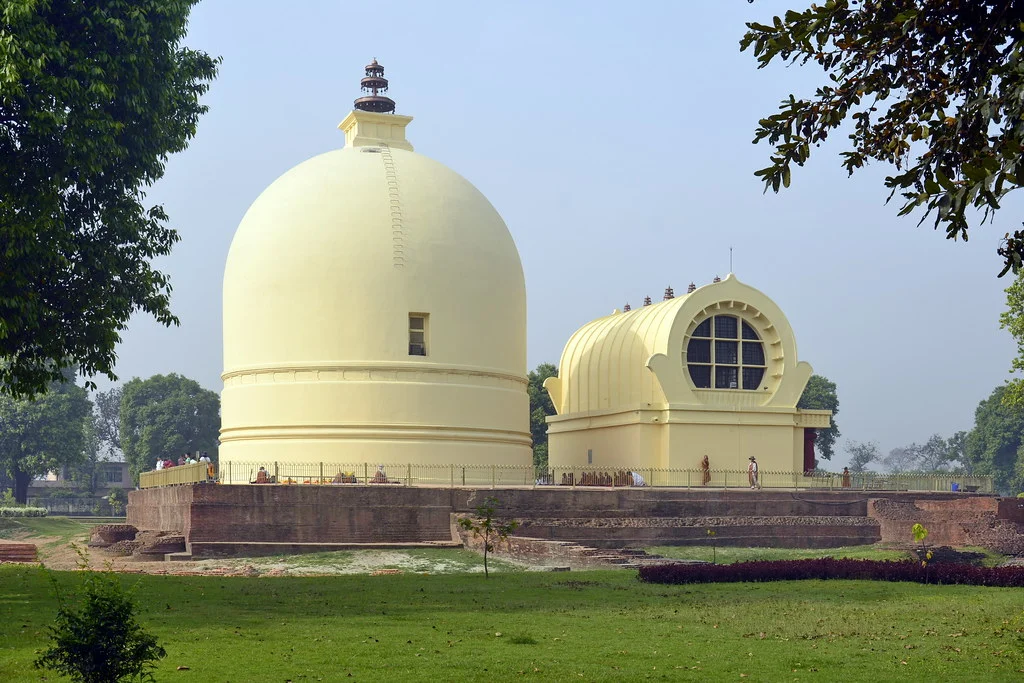 Mahaparinirvana Temple, Kushinagar features modern buddhist temples in india.