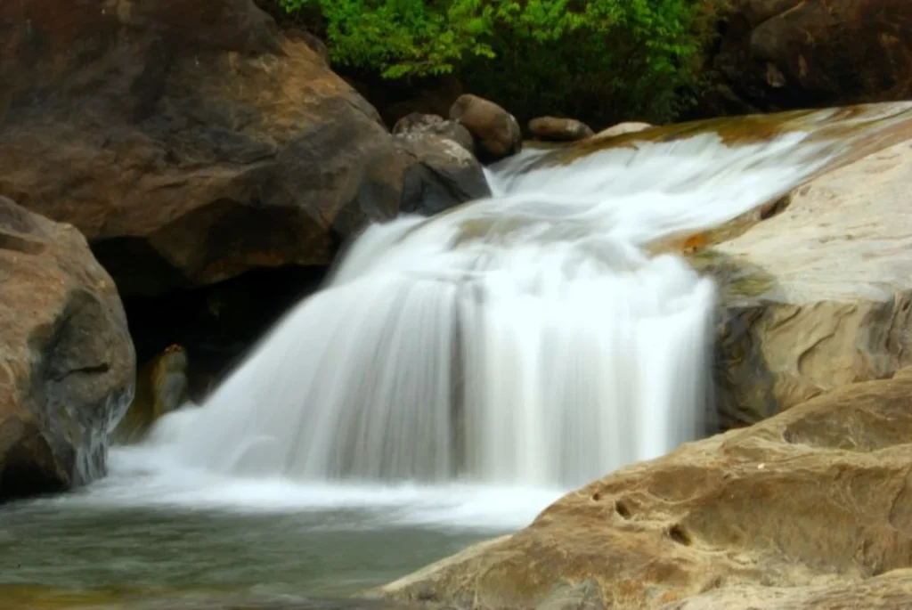 Arippara is a hidden waterfall in Kerala for travel spots.