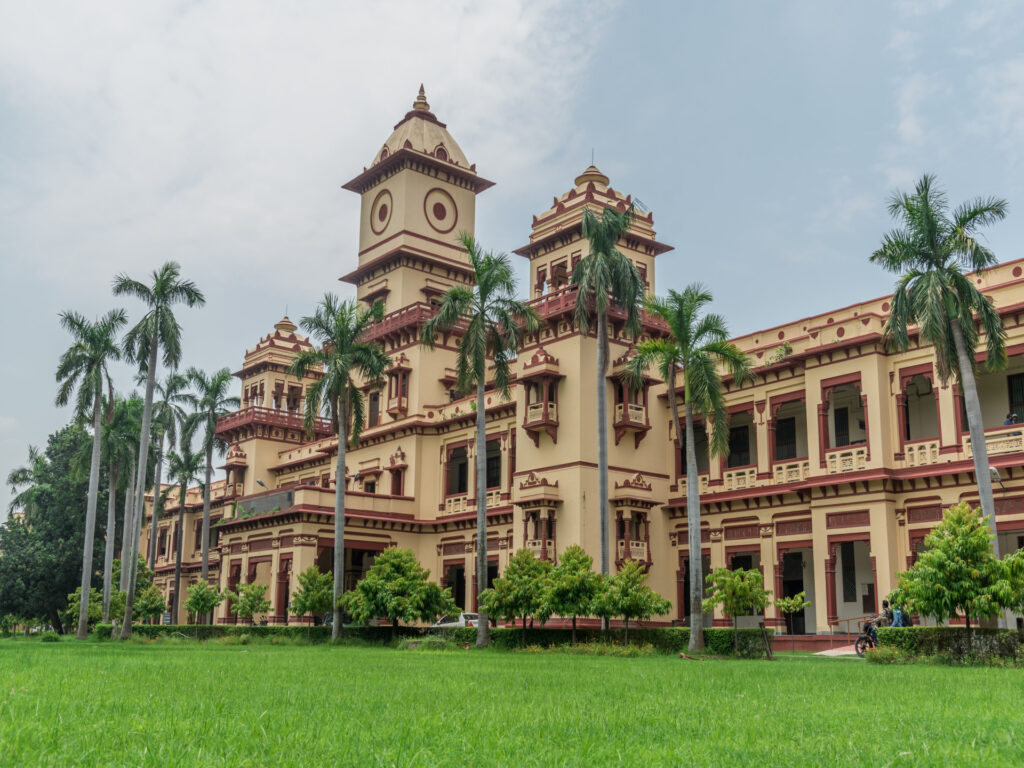 top 10 places to visit in varanasi - baranas hindu university