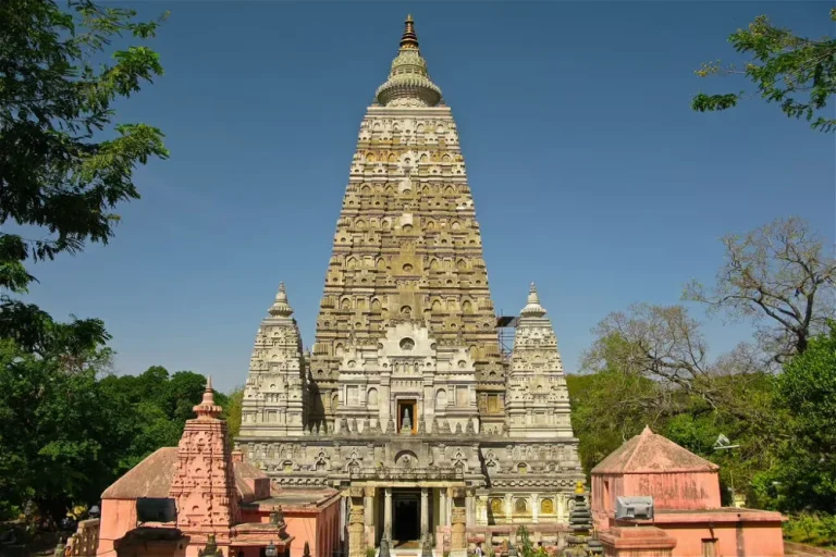 Bodh Gaya – explore on a buddhist tour in india.