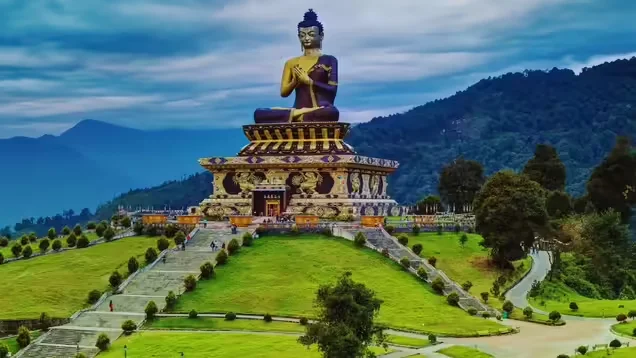 Enjoy a perfect buddhist circuit tour in india.