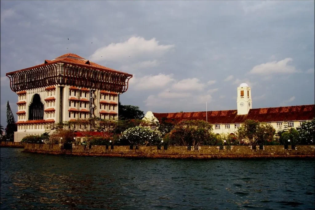 Willingdon Island is among good places to visit in Kochi with calm views.
