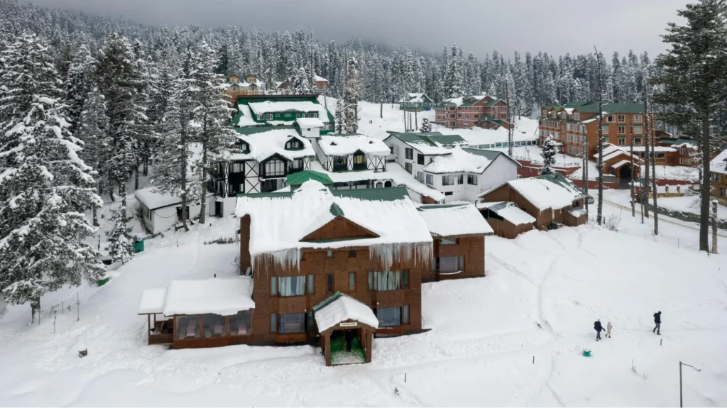 Kashmir, Jammu and Kashmir offer stunning places to see in India in December.