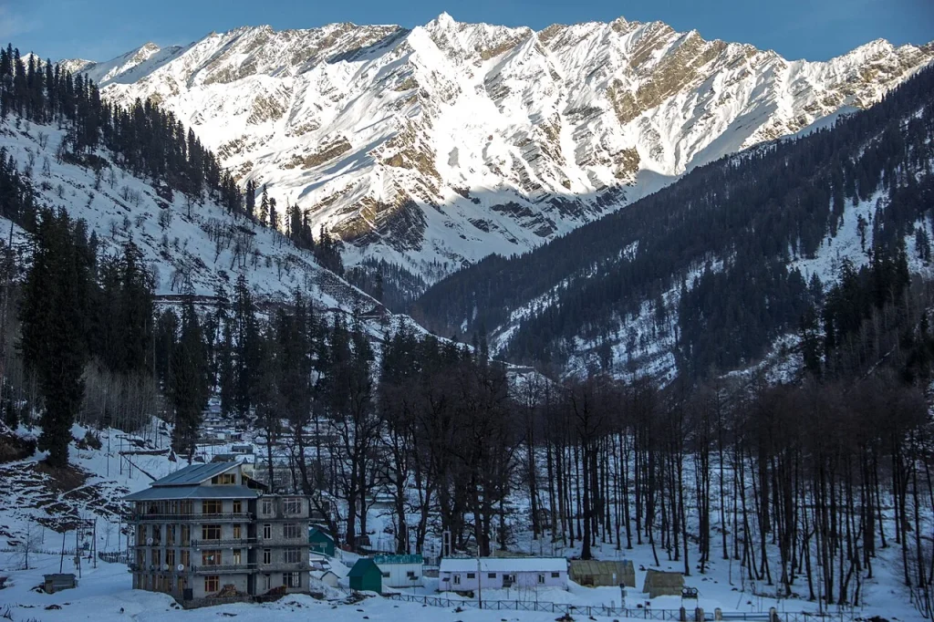 Manali – Cozy winter escape ranks among best tourist places in India during November.