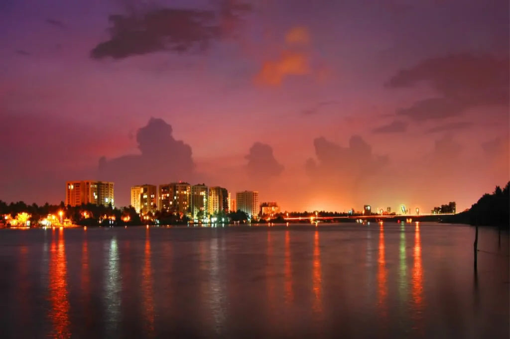 Night places to visit in Kochi feel calm after sunset.