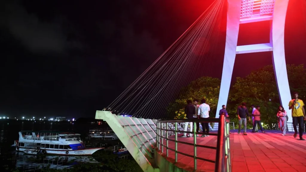Marine Drive feels calm at night in places to visit at night in Kochi.