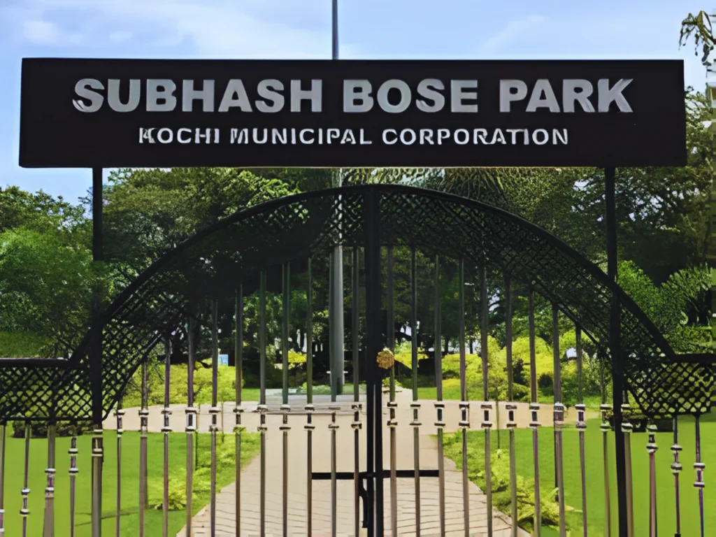 Family relaxing at Subhash Park, a place to visit in Cochin with family.