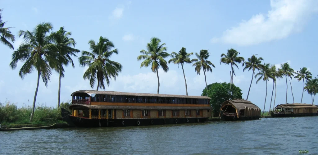 scenes from vembanad lake alleppey