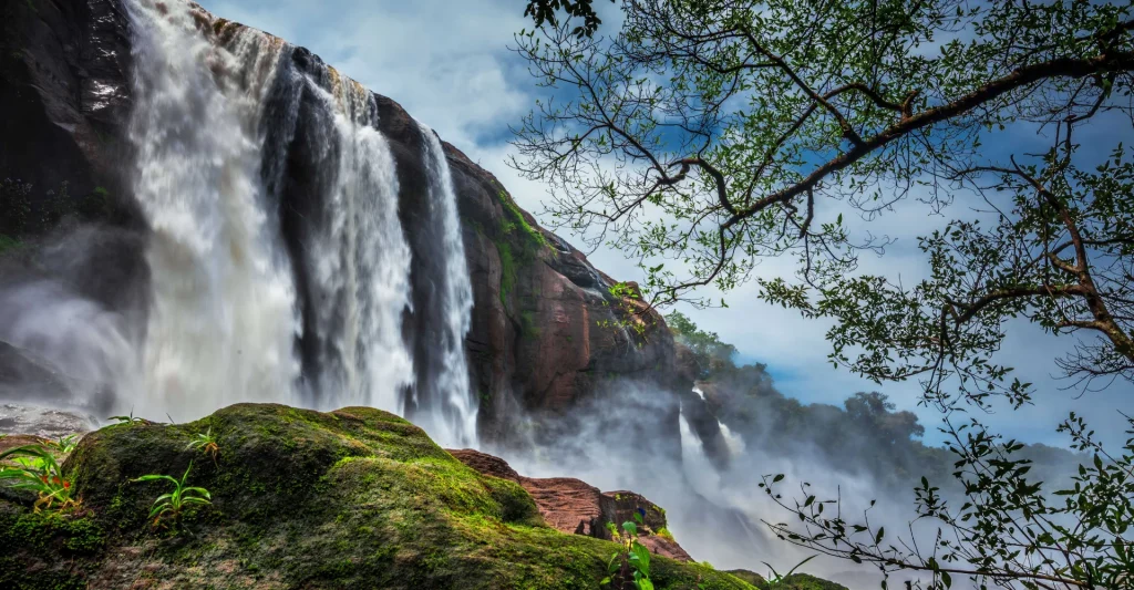 Sightseeing around Kochi leads me to Athirappilly waterfalls’ roar.