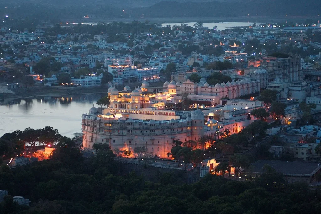 Udaipur – Lakes, palaces, and November romance suits best places to visit in November in India near Delhi.